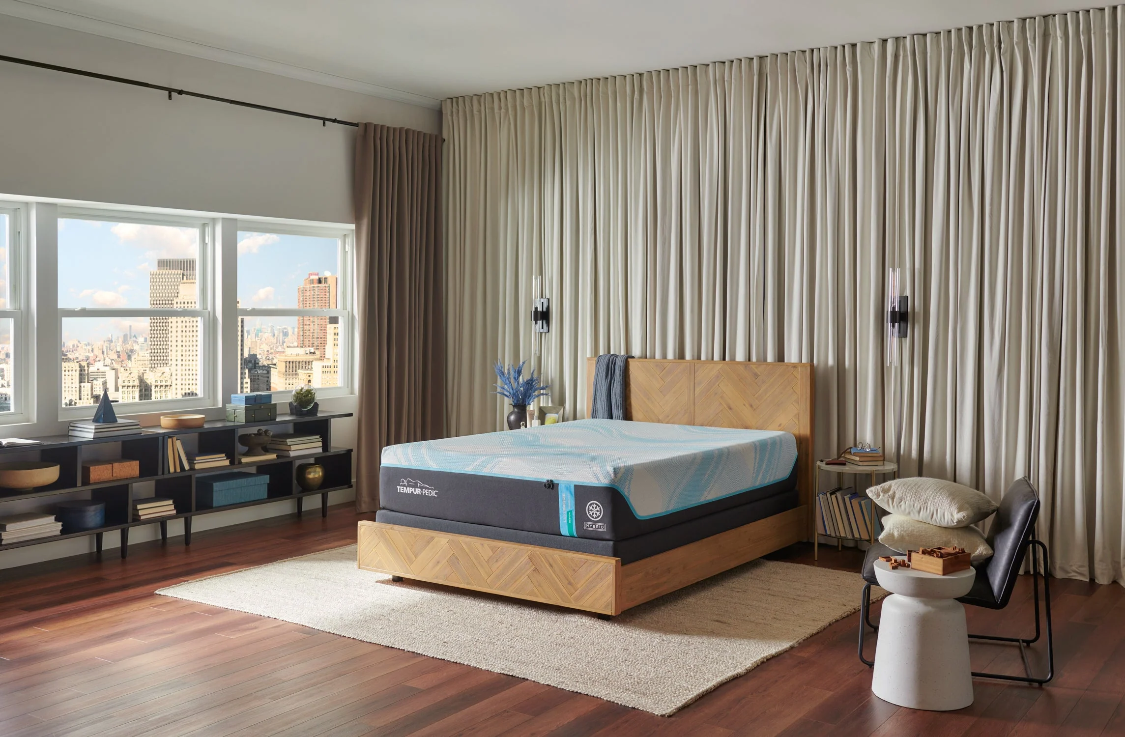 TEMPUR-LUXEbreeze° Medium Hybrid Mattress 2023 - Image 3